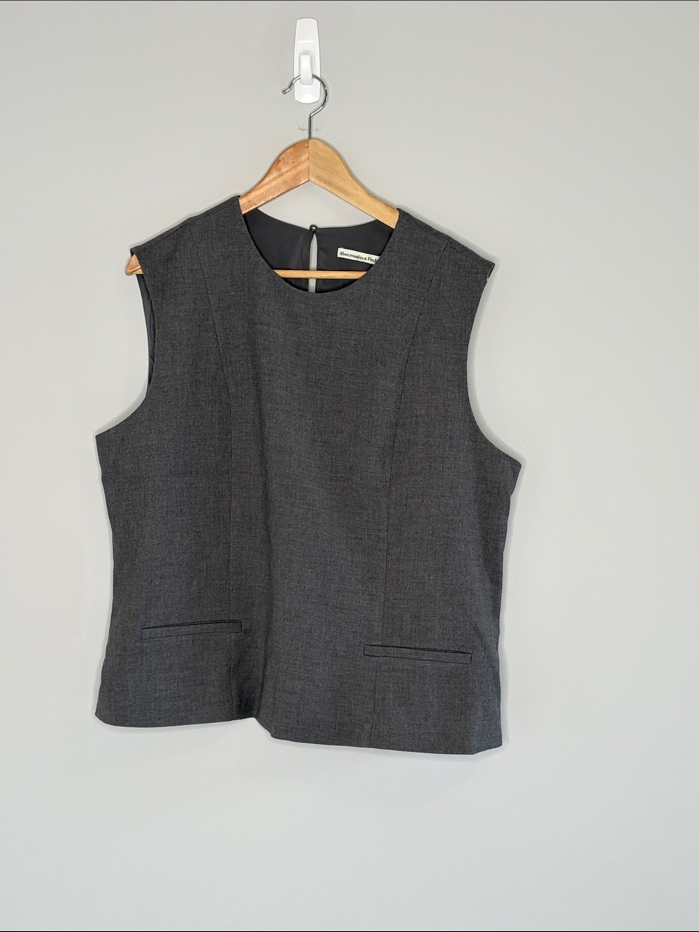 Abercrombie & Fitch Charcoal Gray Sleeveless Shell Top Size XL Office Layer